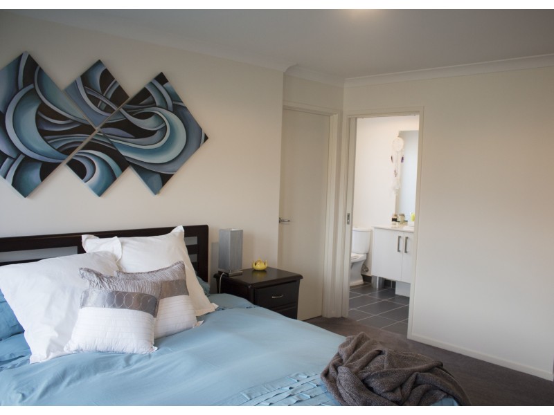 9 Yeoman Crescent, Leopold VIC 3224