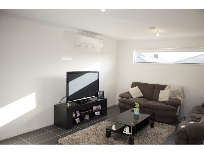 9 Yeoman Crescent, Leopold VIC 3224