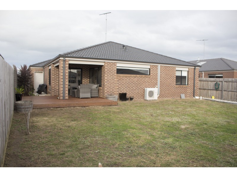 9 Yeoman Crescent, Leopold VIC 3224