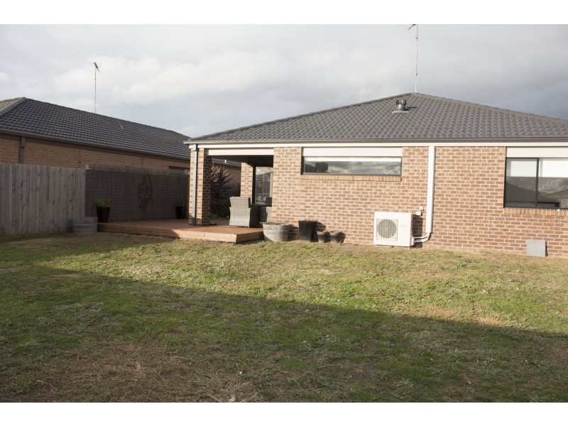 9 Yeoman Crescent, Leopold VIC 3224