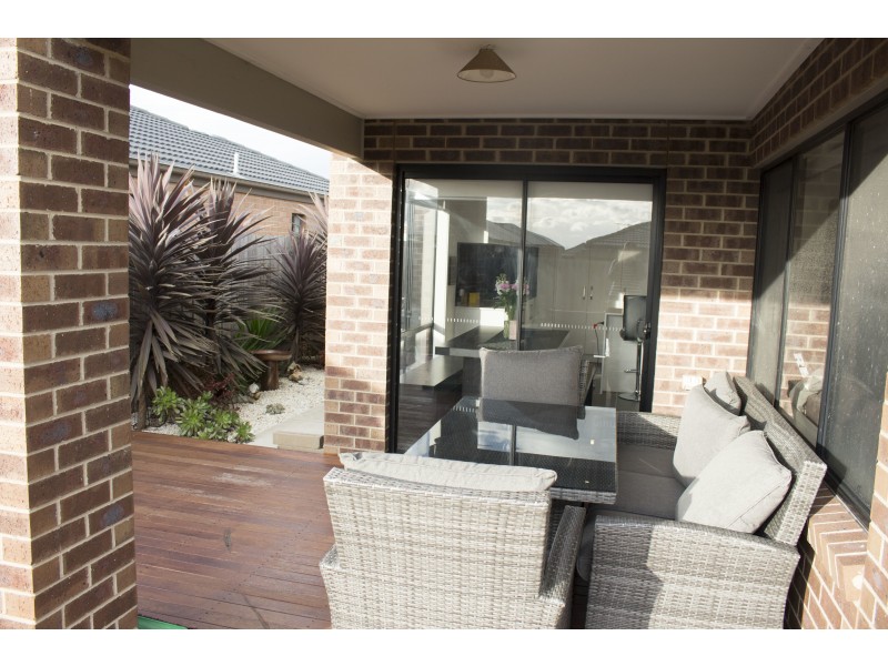 9 Yeoman Crescent, Leopold VIC 3224