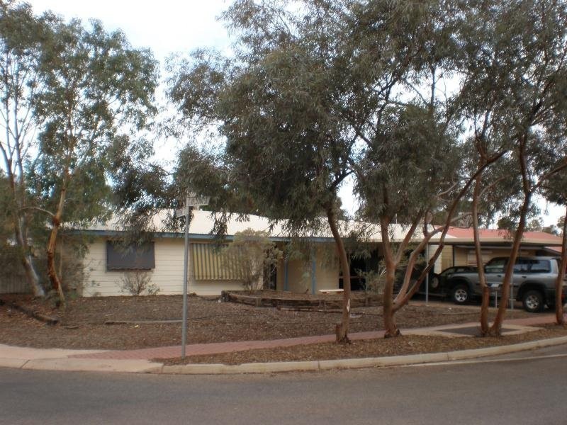 31 ARCOONA STREET, Roxby Downs SA 5725