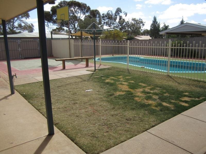 31 ARCOONA STREET, Roxby Downs SA 5725
