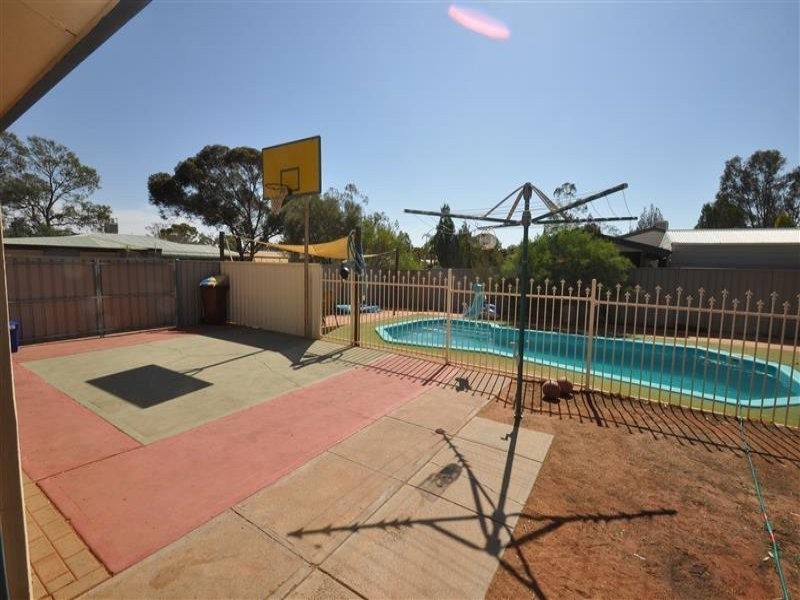 31 ARCOONA STREET, Roxby Downs SA 5725