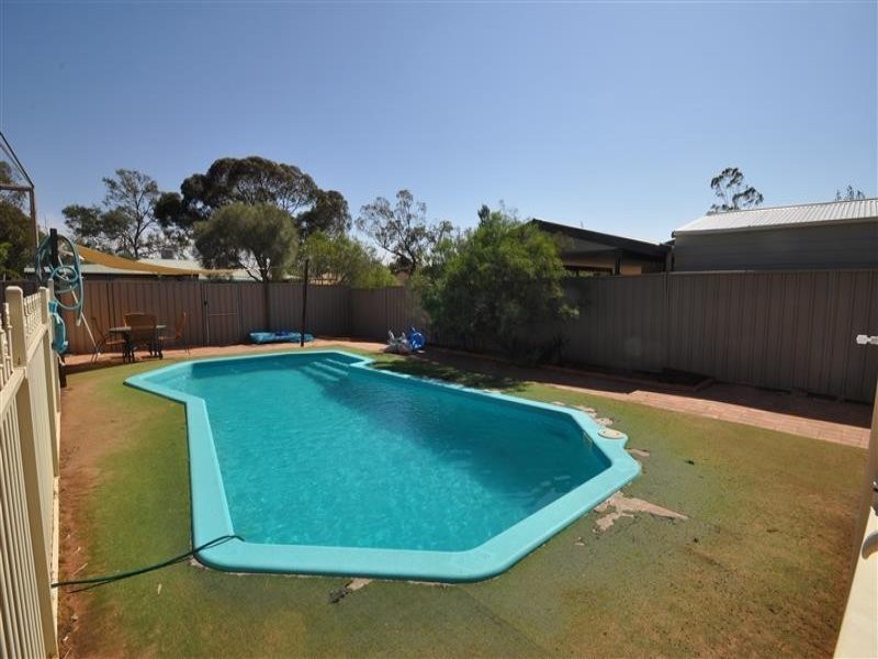 31 ARCOONA STREET, Roxby Downs SA 5725