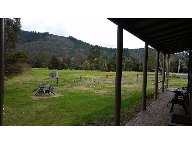 14 Karnu Court, Bright VIC 3741