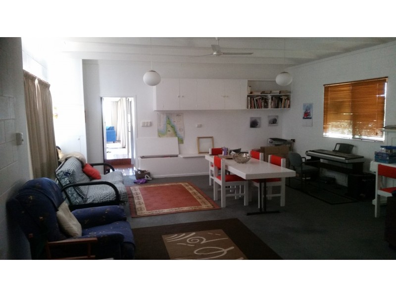 10 Sixth Av, Mount Isa City QLD 4825