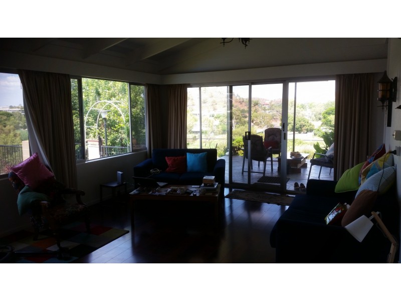 10 Sixth Av, Mount Isa City QLD 4825