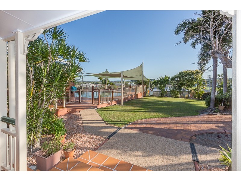 6 Panorama Court, Rural View QLD 4740