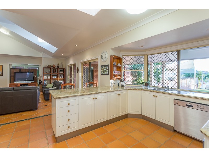 6 Panorama Court, Rural View QLD 4740