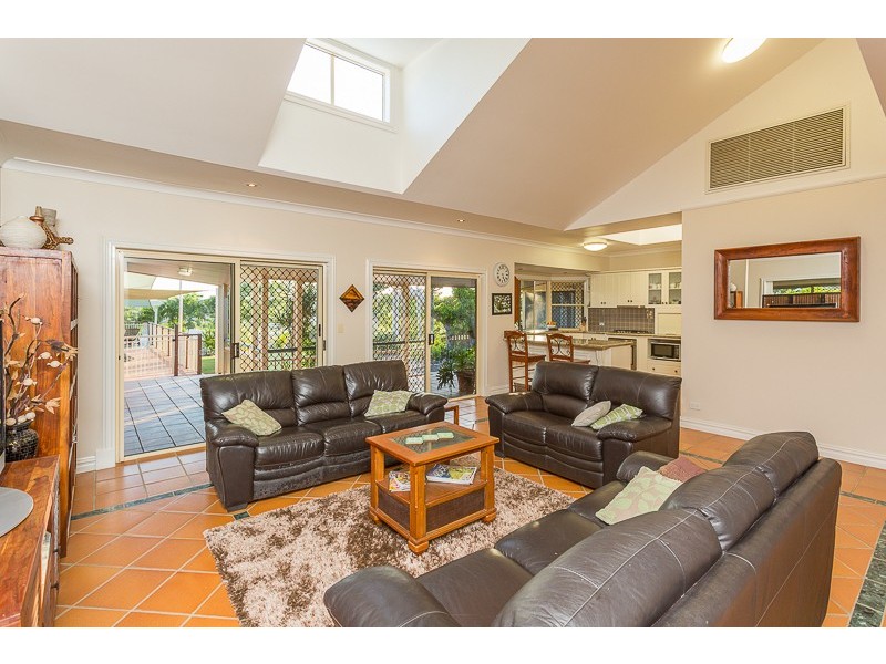 6 Panorama Court, Rural View QLD 4740