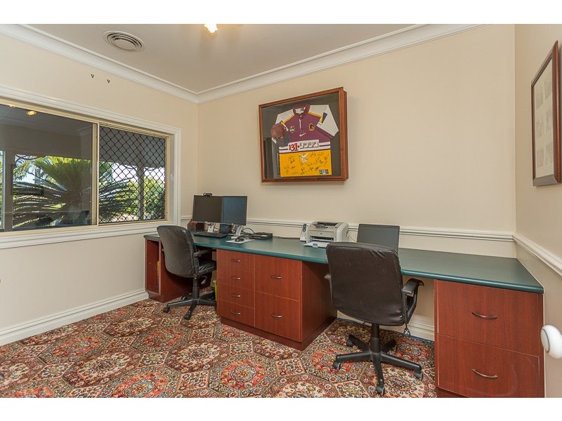 6 Panorama Court, Rural View QLD 4740
