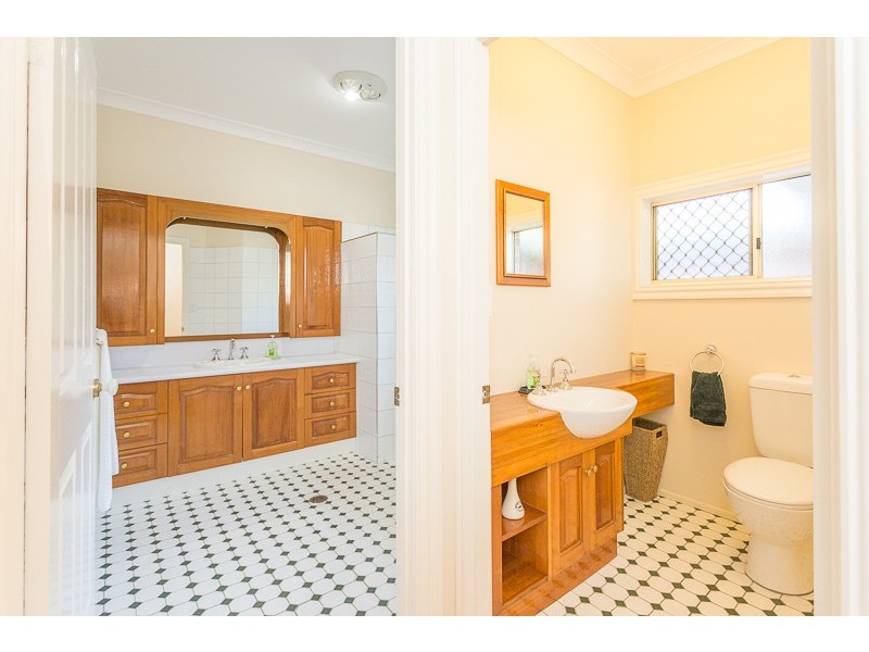 6 Panorama Court, Rural View QLD 4740