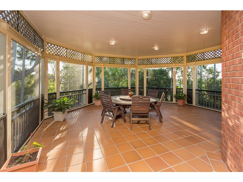 6 Panorama Court, Rural View QLD 4740