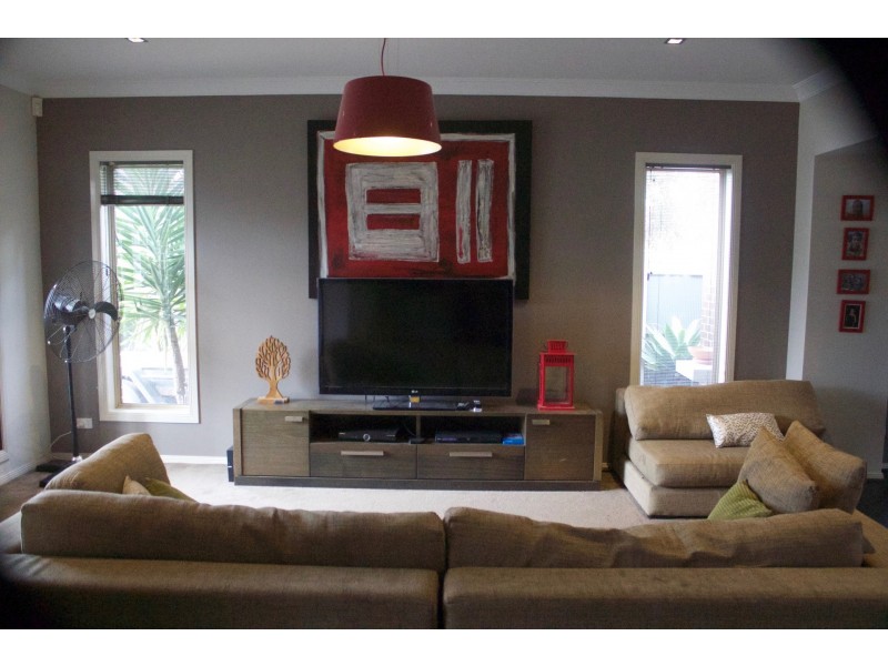 10 Errindura Place, Caroline Springs VIC 3023