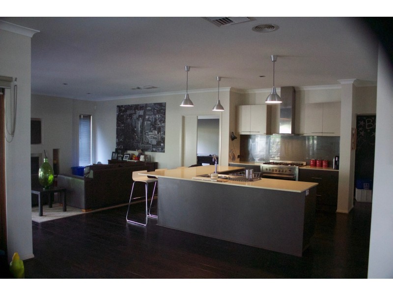 10 Errindura Place, Caroline Springs VIC 3023