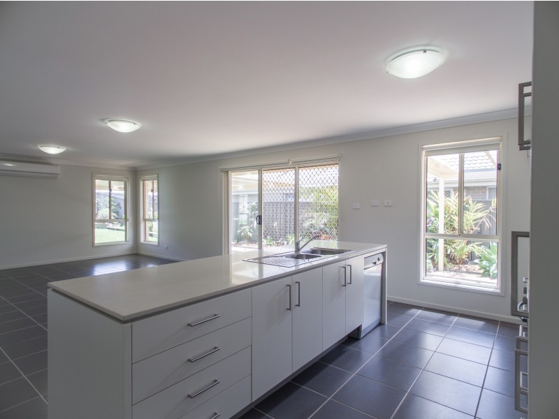 68 Settlement Drive, Wadalba NSW 2259