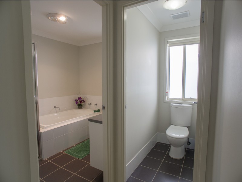 68 Settlement Drive, Wadalba NSW 2259