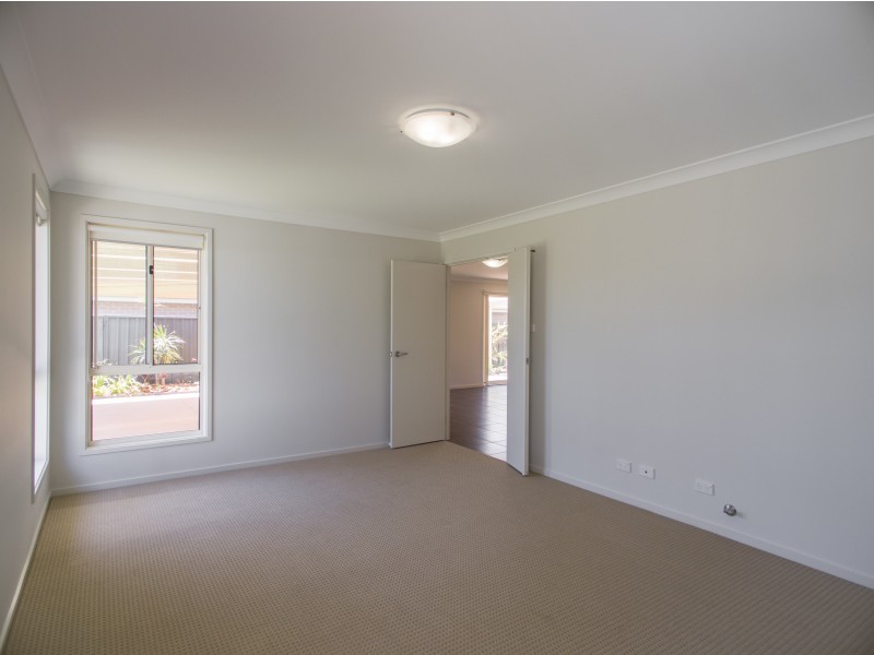 68 Settlement Drive, Wadalba NSW 2259