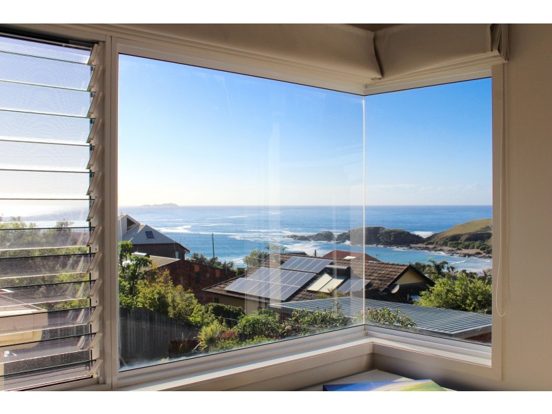 2 Signal St, Emerald Beach NSW 2456