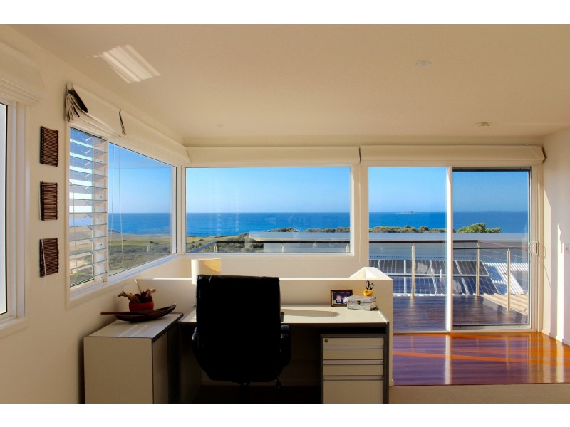 2 Signal St, Emerald Beach NSW 2456