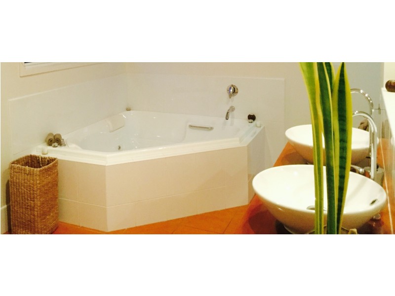 2 Signal St, Emerald Beach NSW 2456