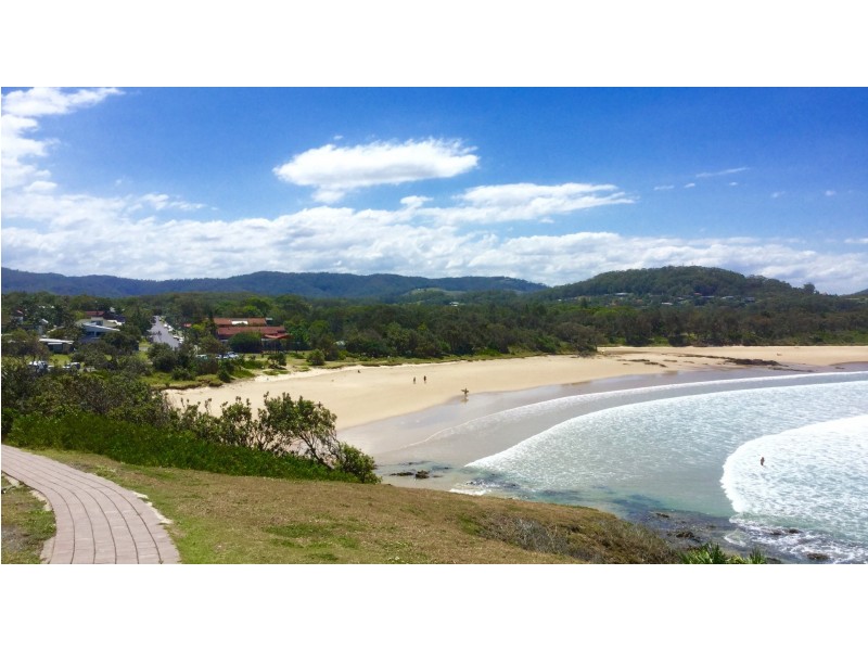 2 Signal St, Emerald Beach NSW 2456