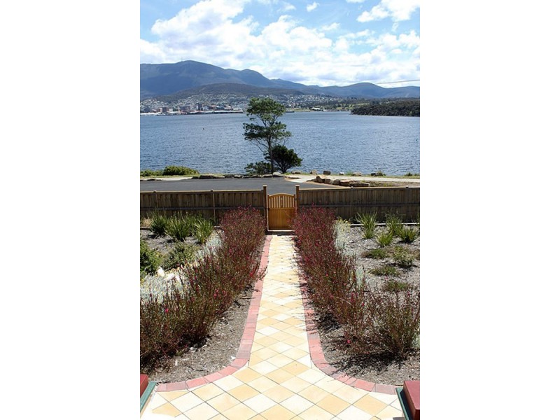 13 Victoria Esplanade, Bellerive TAS 7018