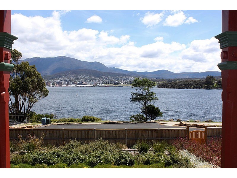 13 Victoria Esplanade, Bellerive TAS 7018