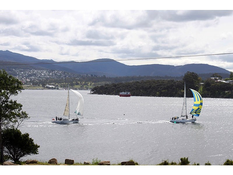 13 Victoria Esplanade, Bellerive TAS 7018