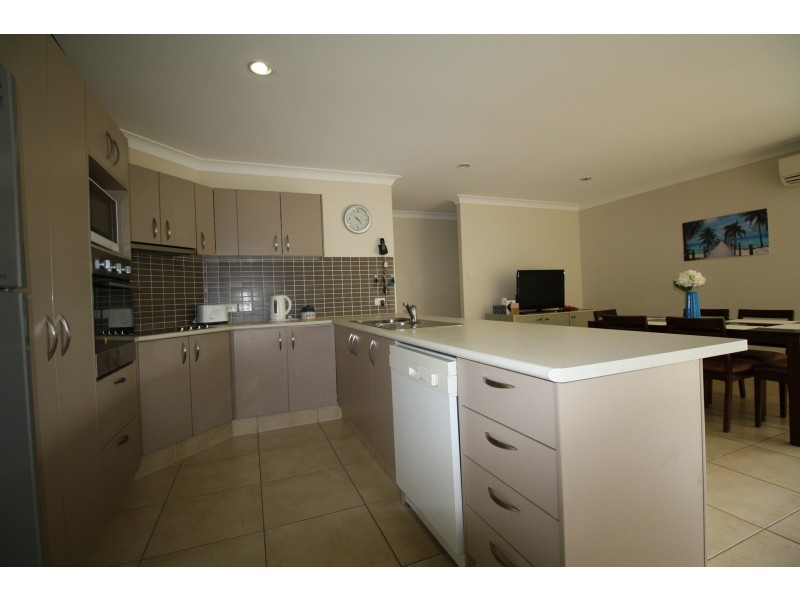 106 Wunburra Circle, Pacific Pines QLD 4211
