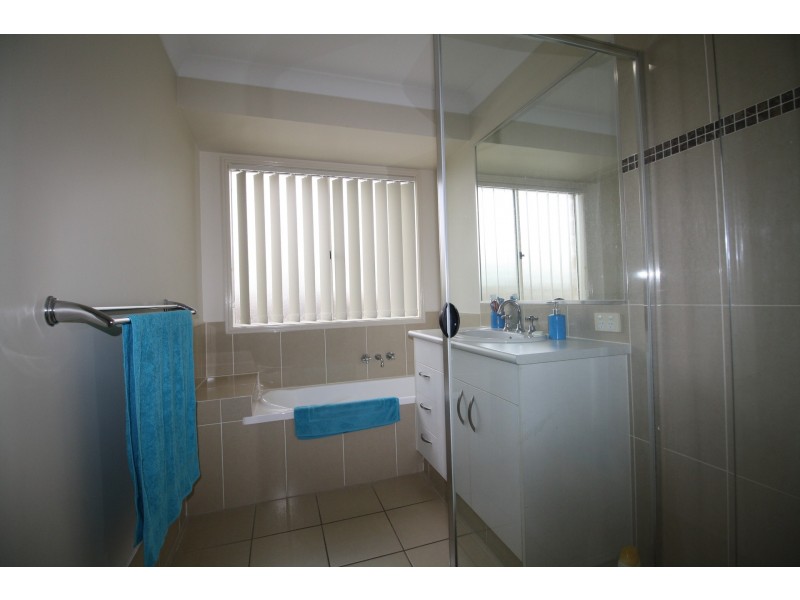 106 Wunburra Circle, Pacific Pines QLD 4211