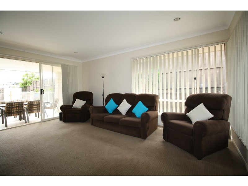 106 Wunburra Circle, Pacific Pines QLD 4211