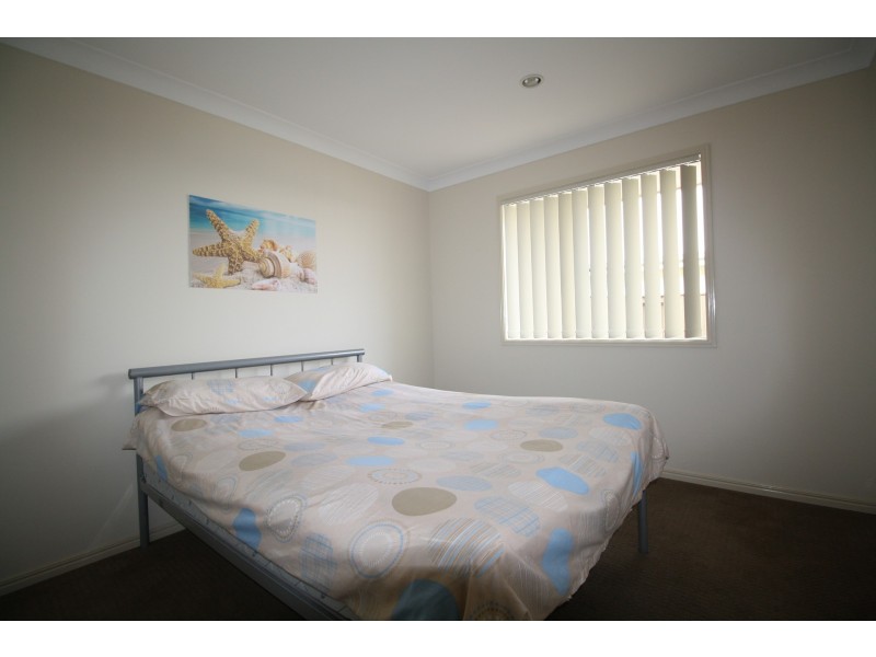 106 Wunburra Circle, Pacific Pines QLD 4211