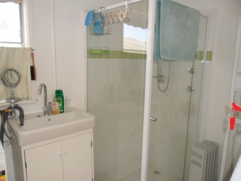 48 Lee St, Cowra NSW 2794