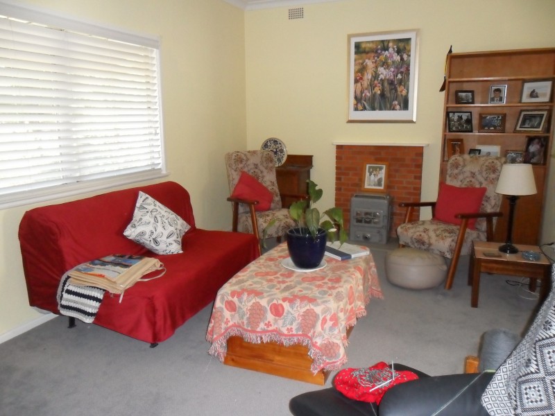 48 Lee St, Cowra NSW 2794