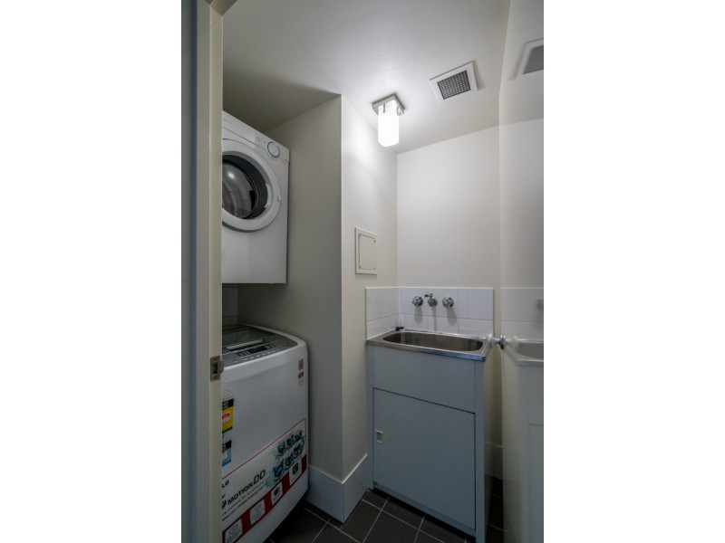 83/300 Sir Fred Schonell Drive, St Lucia QLD 4067