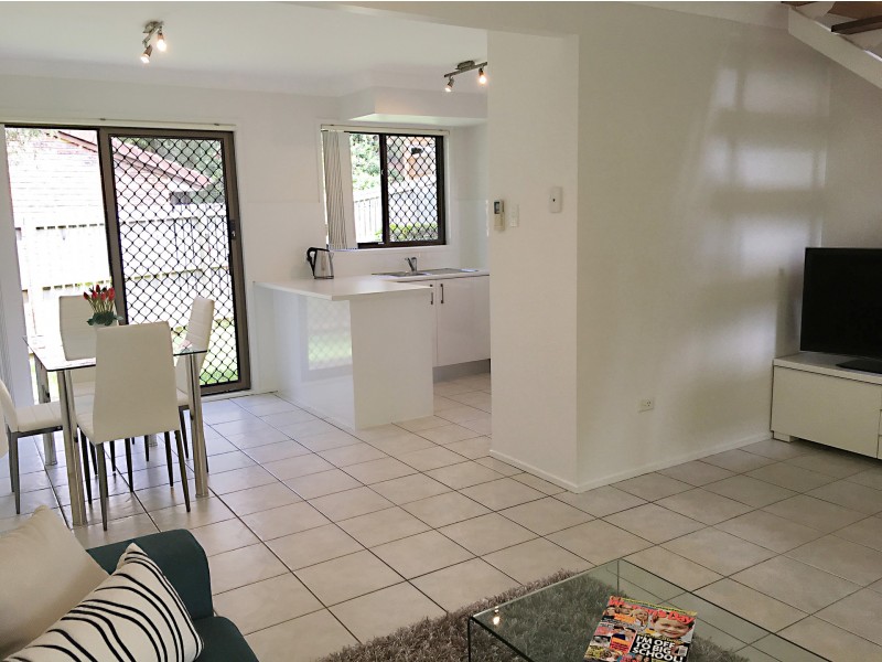 1/10 Sara Street, Ashmore QLD 4214