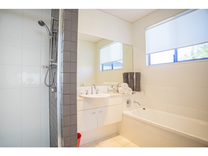 24/181 Lae Drive, Coombabah QLD 4216