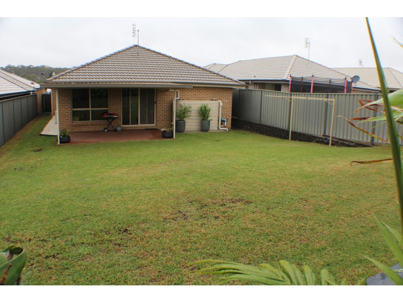 76 Settlement Drive, Wadalba NSW 2259