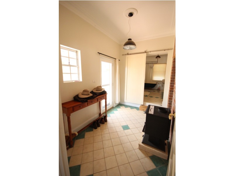 98 Packham Drive, Molong NSW 2866