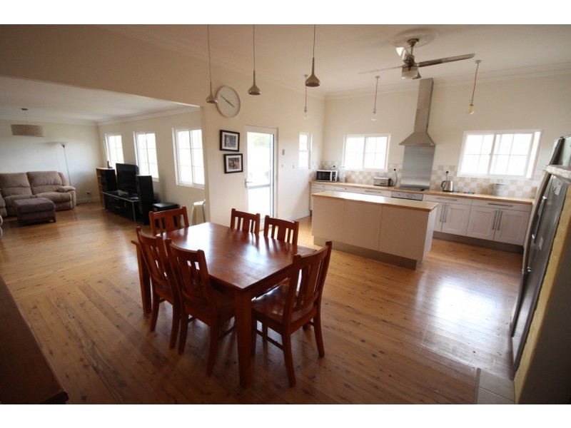 98 Packham Drive, Molong NSW 2866