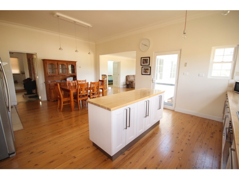 98 Packham Drive, Molong NSW 2866