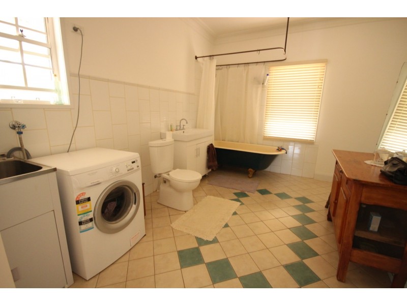 98 Packham Drive, Molong NSW 2866