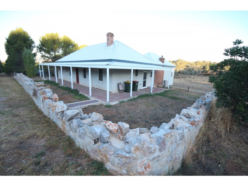 98 Packham Drive, Molong NSW 2866