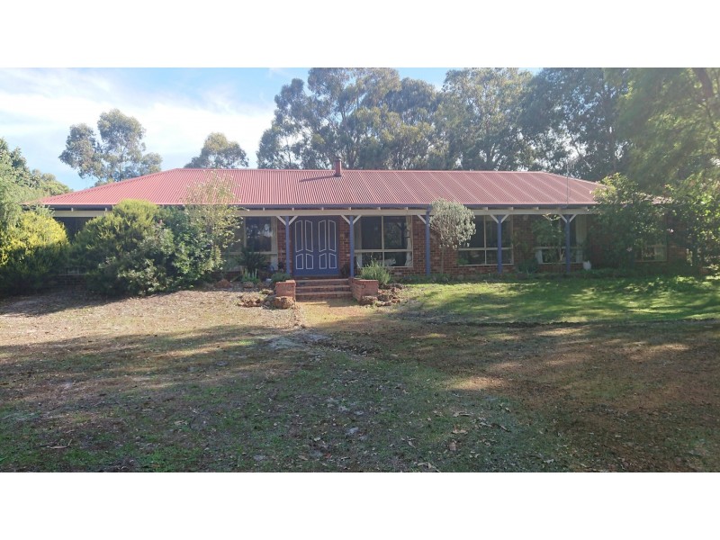 12 Dean Rd, Nannup WA 6275