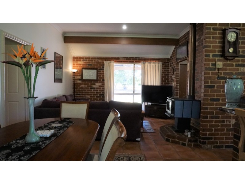 12 Dean Rd, Nannup WA 6275