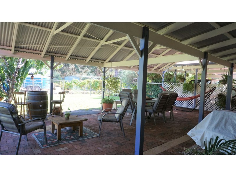 12 Dean Rd, Nannup WA 6275