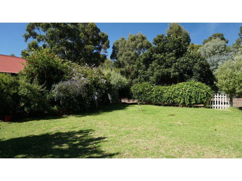 12 Dean Rd, Nannup WA 6275