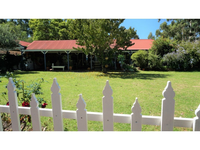 12 Dean Rd, Nannup WA 6275